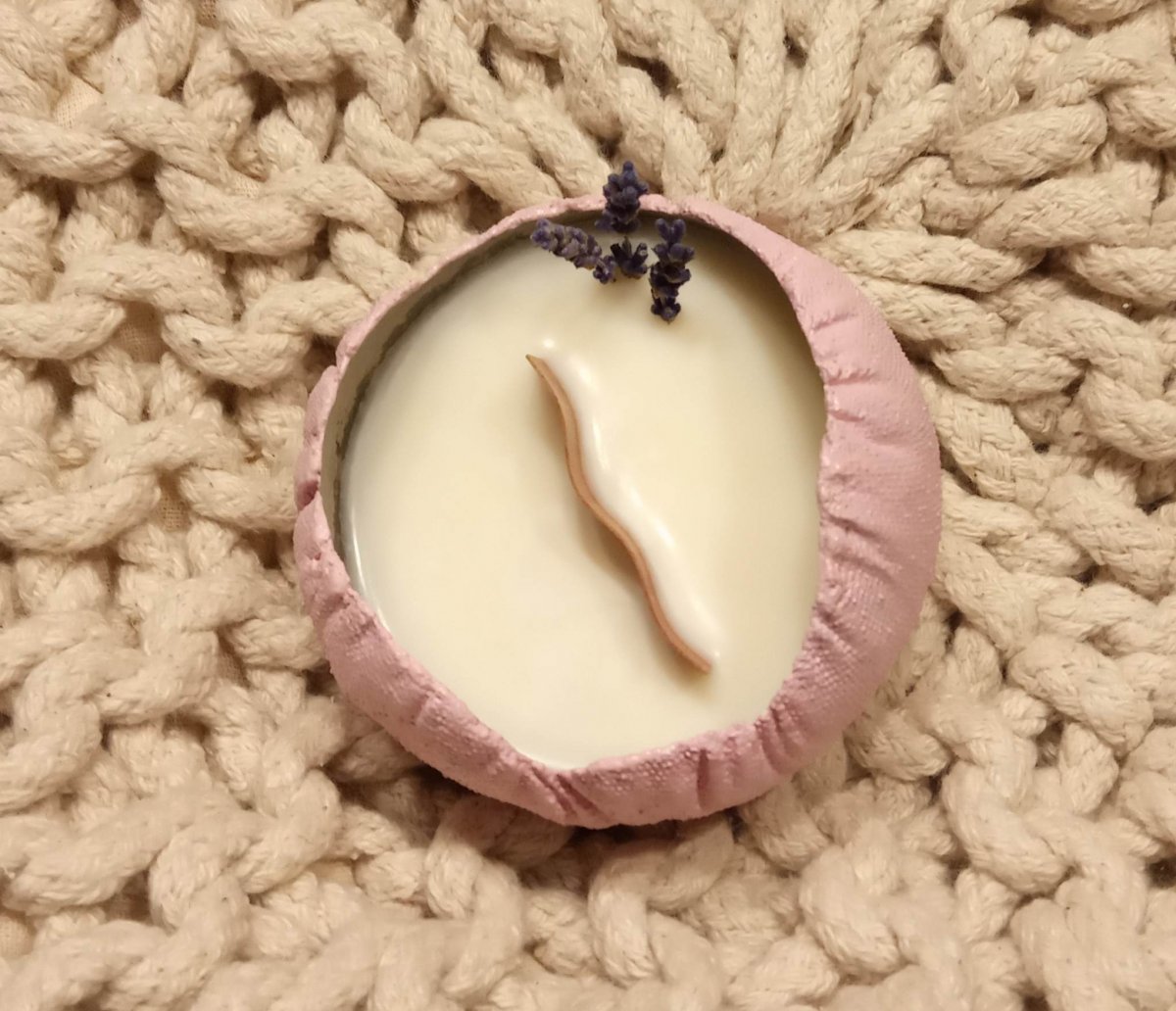 Betonová růžová levandule