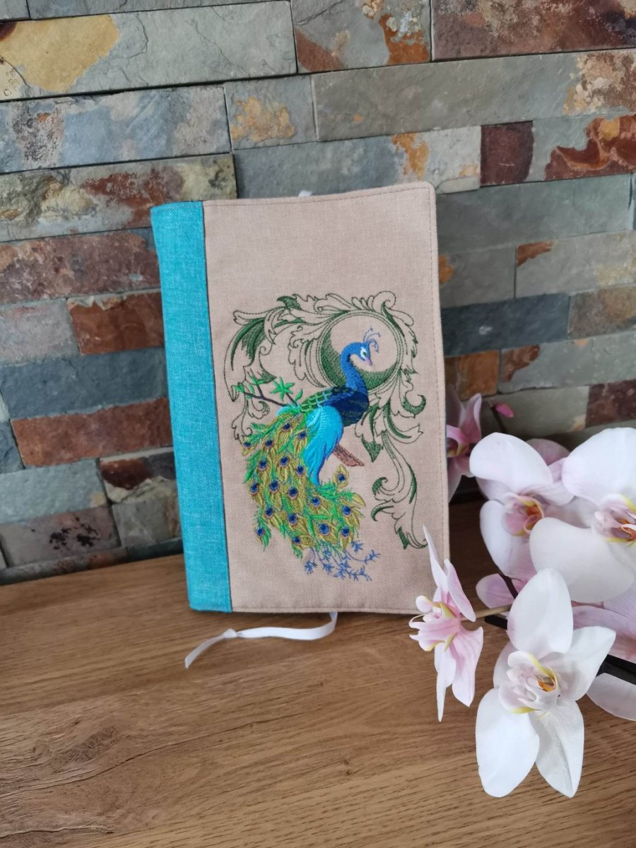 Obal na knihu s výšivkou - Páv