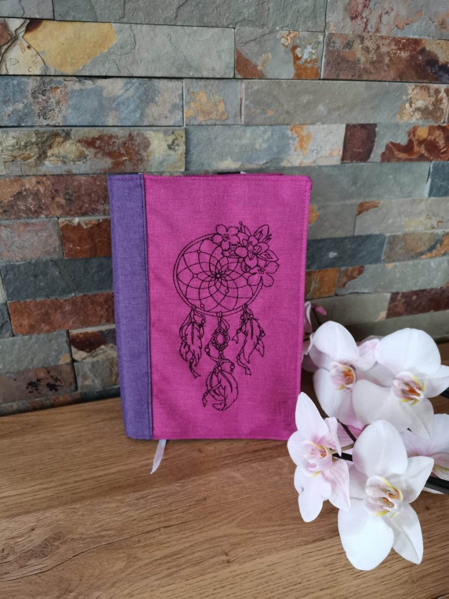 Obal na knihu s výšivkou - Lapač na růžové