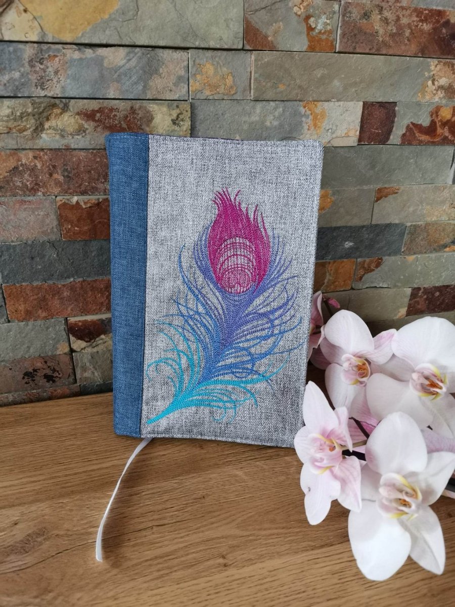 Obal na knihu s výšivkou - Pírko