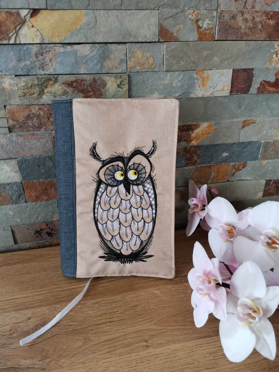 Obal na knihu s výšivkou - Švihlá sova