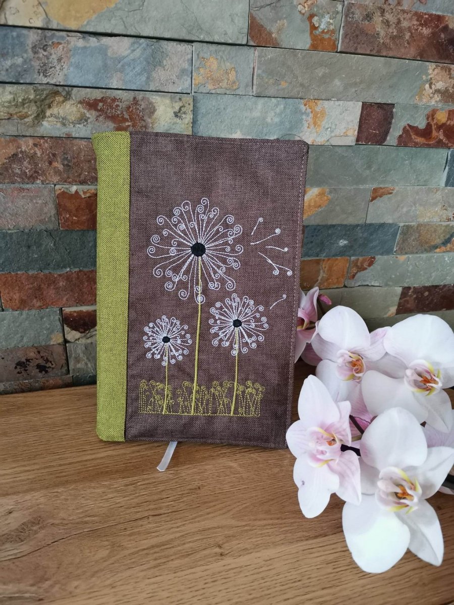 Obal na knihu s výšivkou - Pampelišky na hnědé