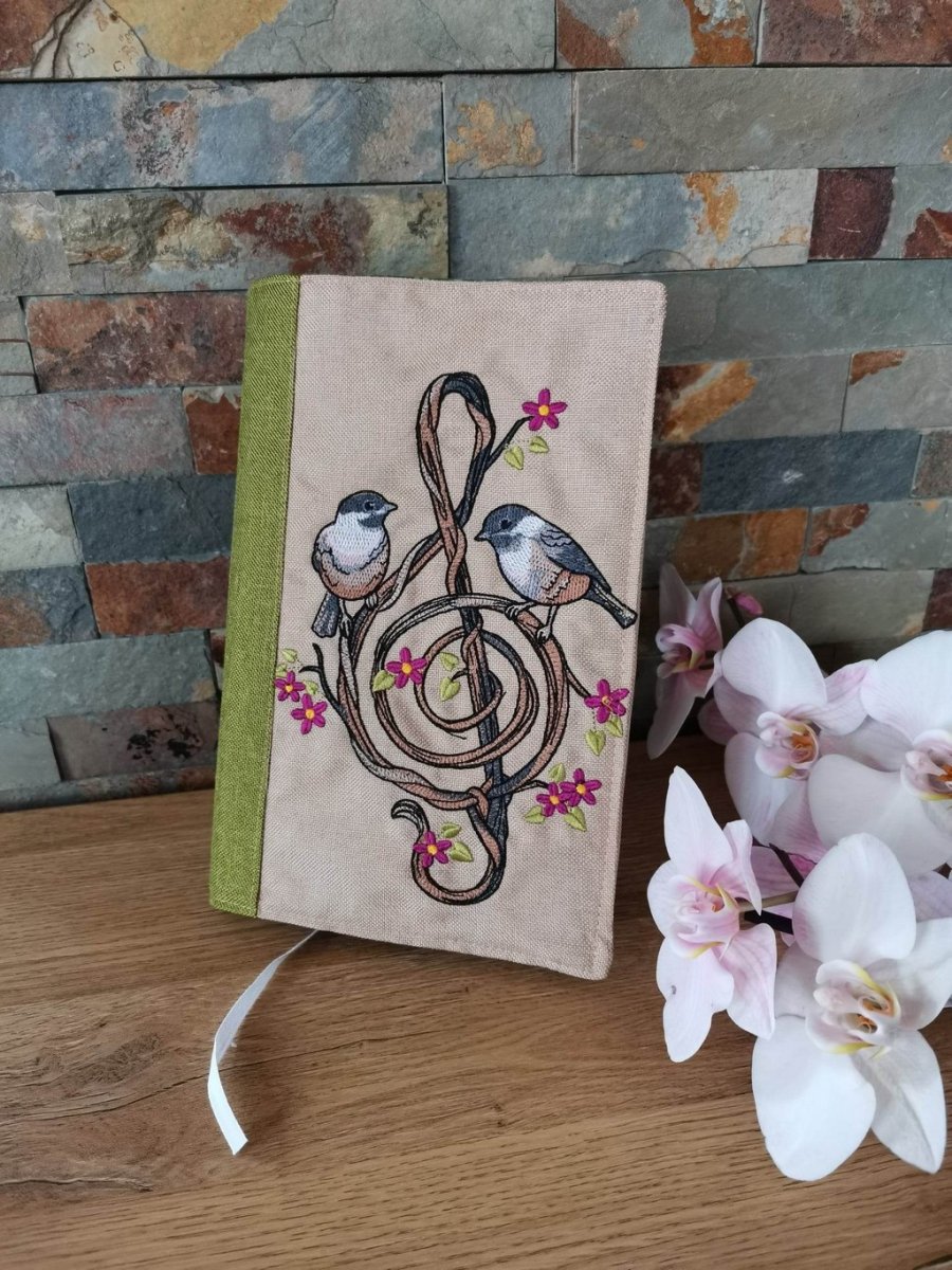 Obal na knihu s výšivkou - Houslový klíč