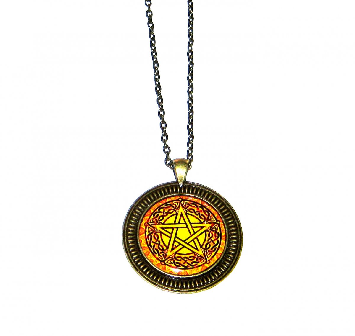 Přívěsek...Pentagram vepsaný do kruhu.