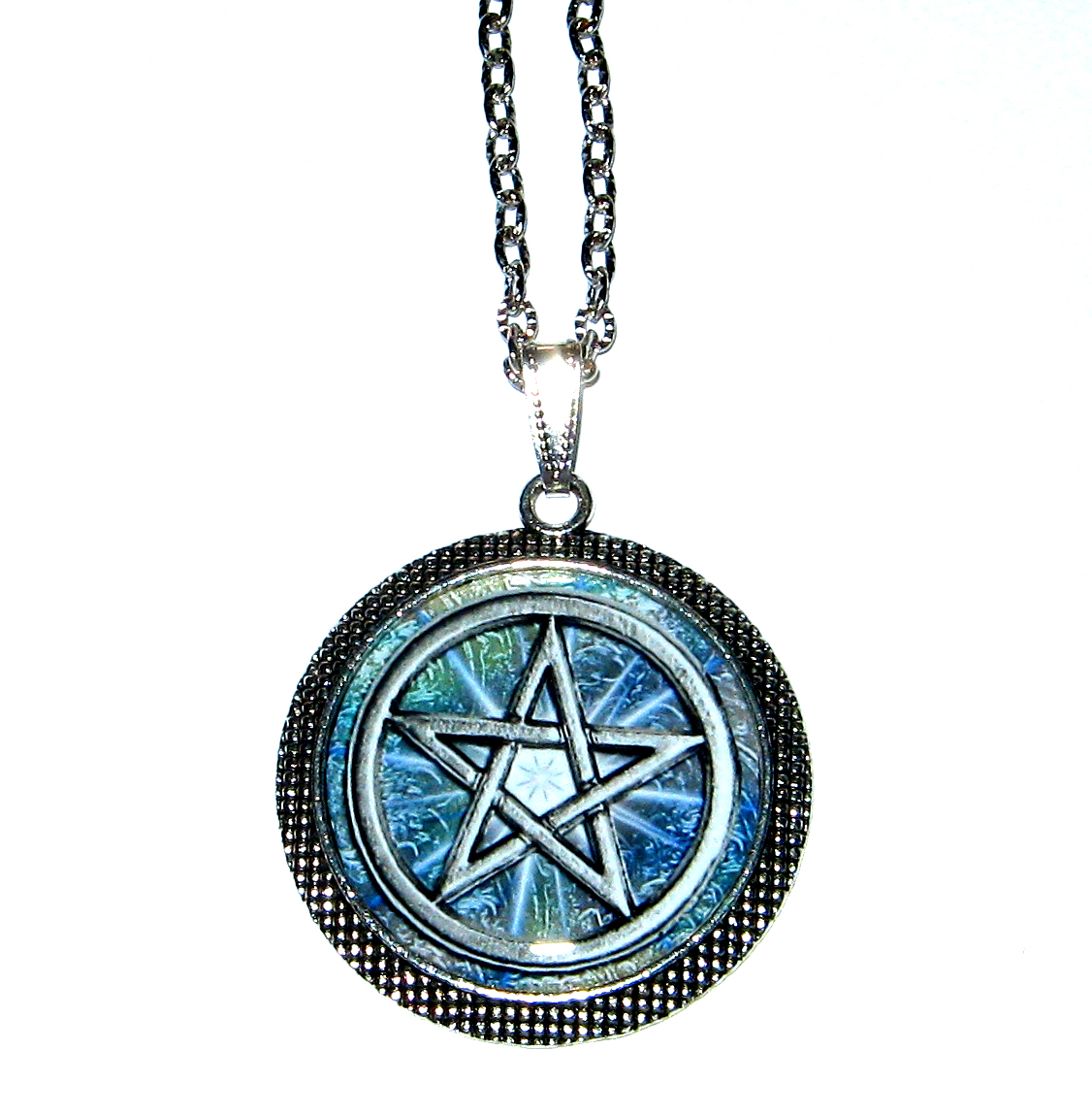 Přívěsek...Pentagram vepsaný do kruhu.