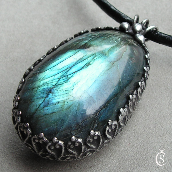 Valerie - oboustranný šperk - Labradorit