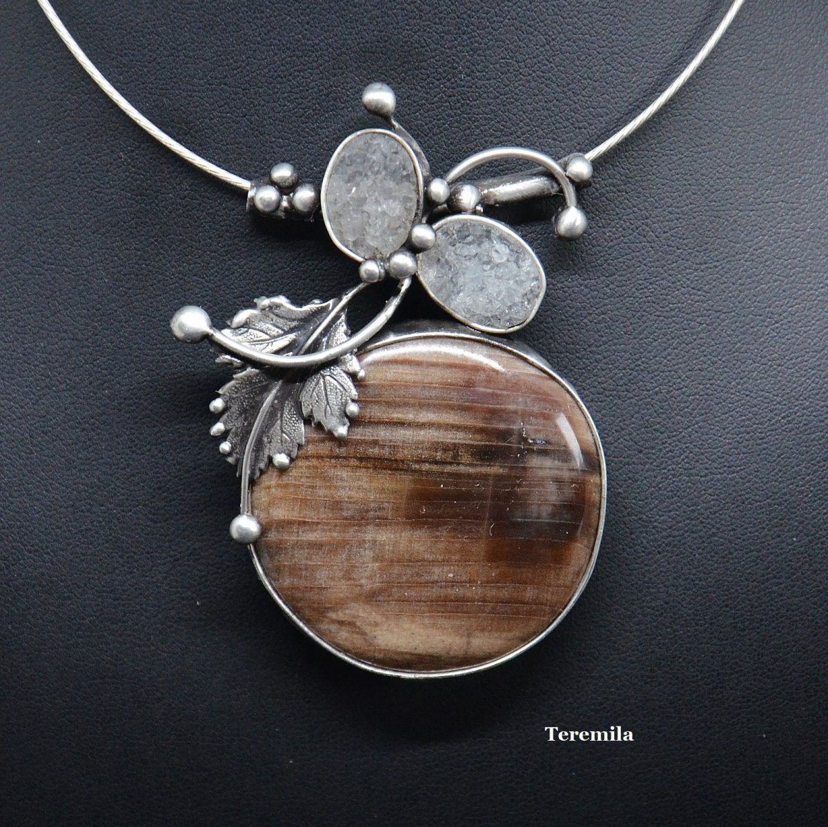 Dávno - zkamenělé dřevo, křišťál