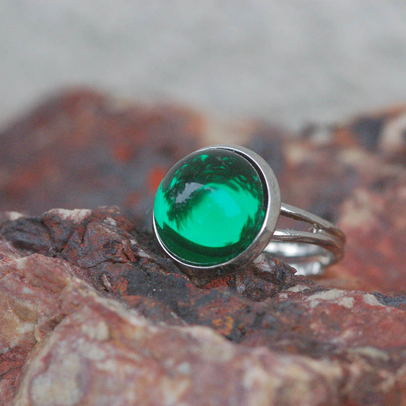 Prsten se smaragdovou čočkou