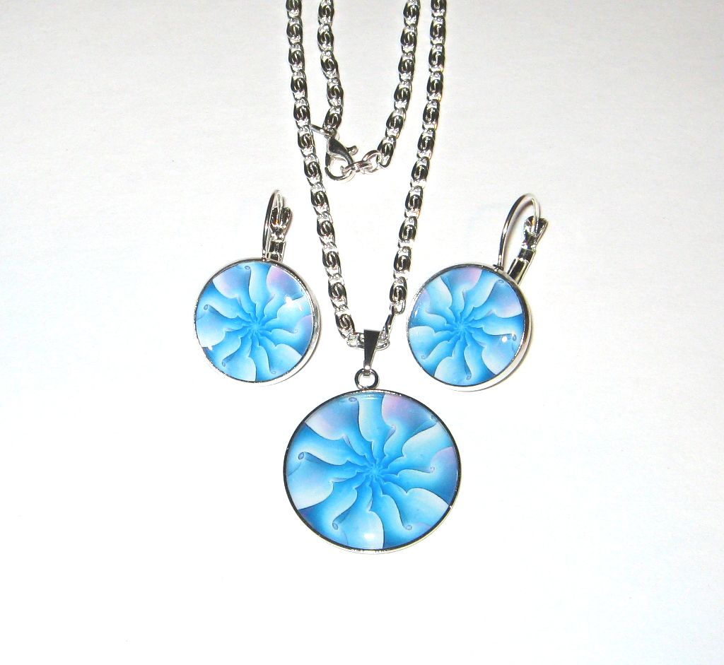 Nebe modrý zrcadlí se...fraktál