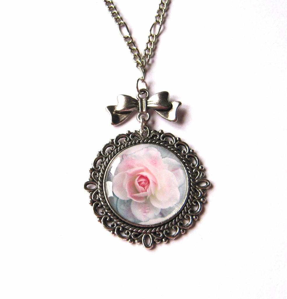 Uplakaná růže,nebo orosená?