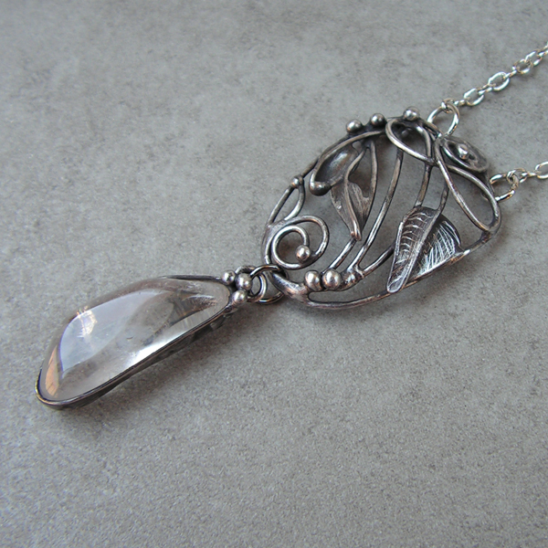 Světlo v lesním tichu