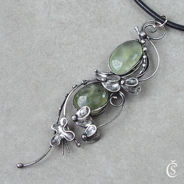 V zelení s motýlkem- Prehnit s Epidotem