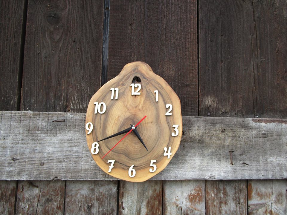 Ořechové hodiny střední 2