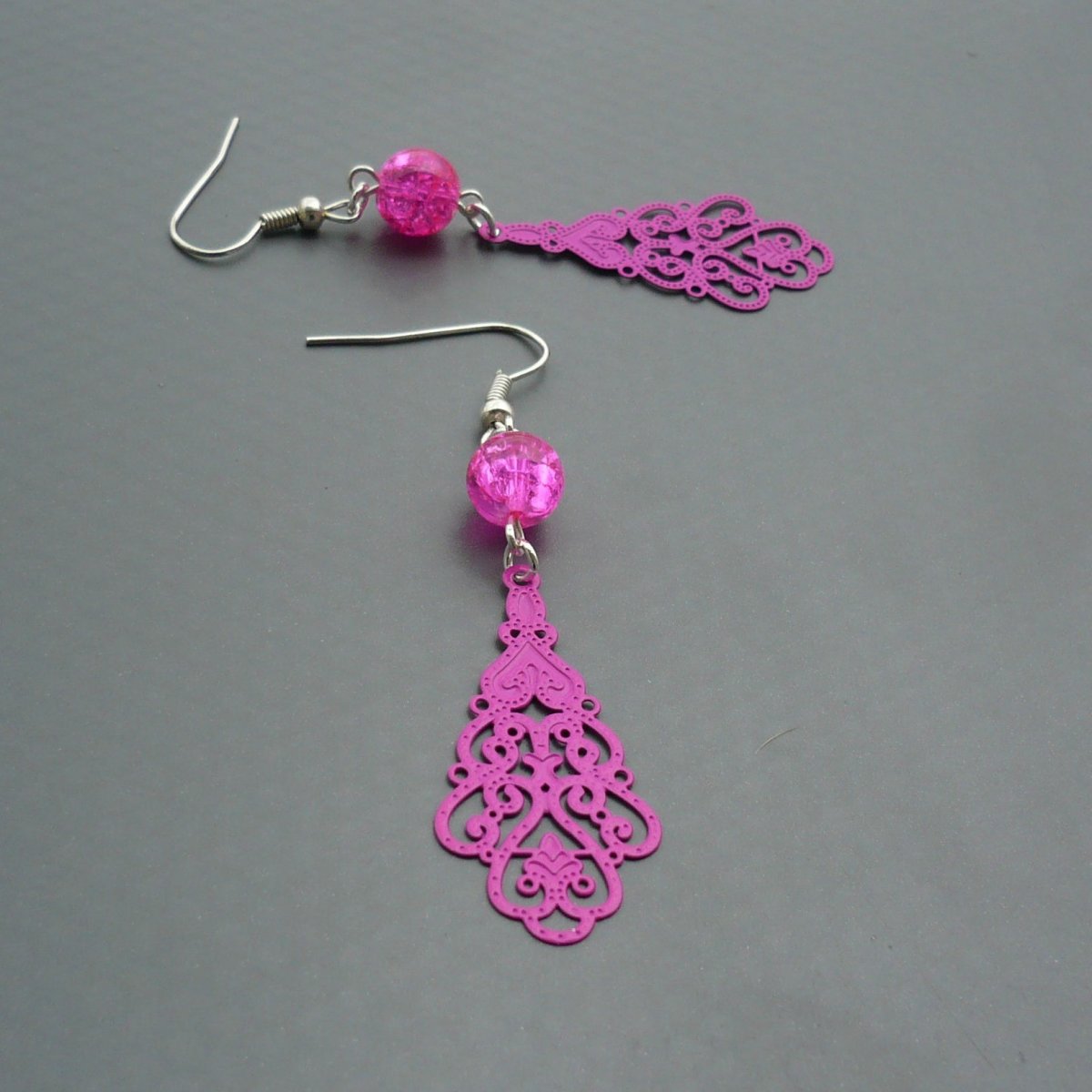 Růžové vyřezávané lehoučké náušnice