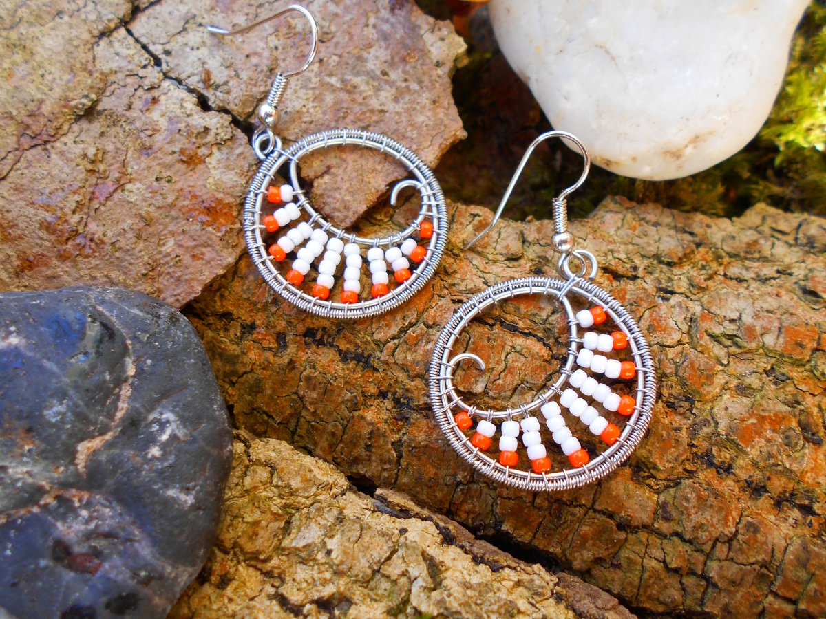 Kruhy bílá a oranžová