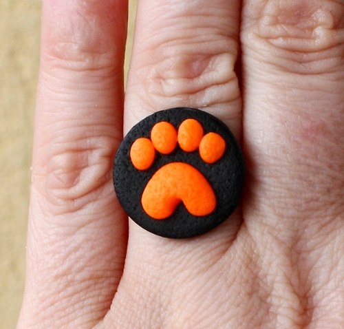 prstýnek s tlapičkou, stopou