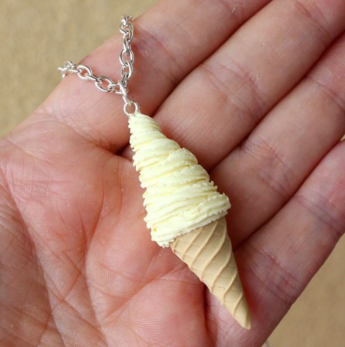 velká vanilková zmrzlina na krk XL