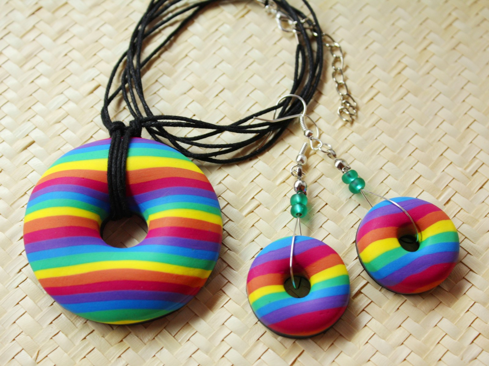 v duhovém proužku .. souprava