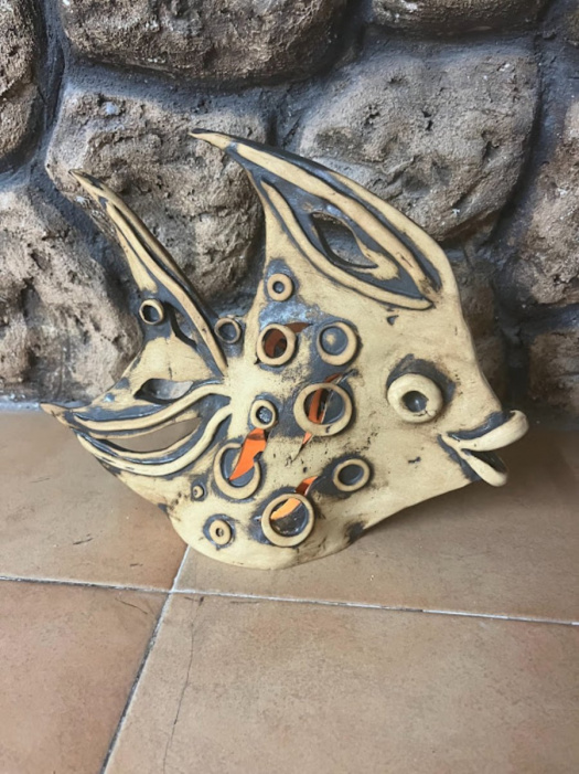 ,,Rybička,, soška-svícínek, originál, modelováni, keramická hlína,   cc24x30cm