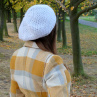 Pletený baret ve sněhobílé barvě