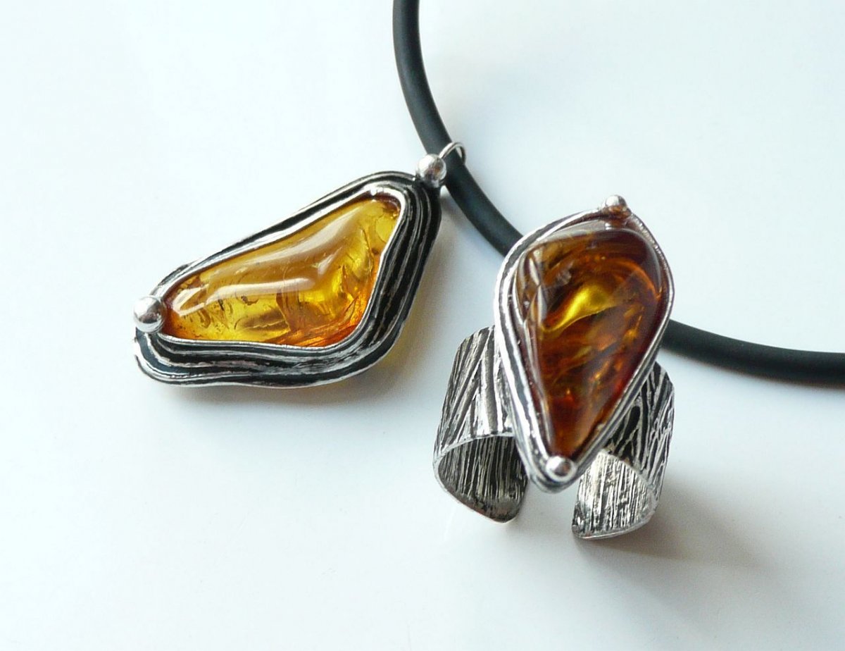 Zkamenělé slzy stromu .. ( jantar- zvýhodněná sada )