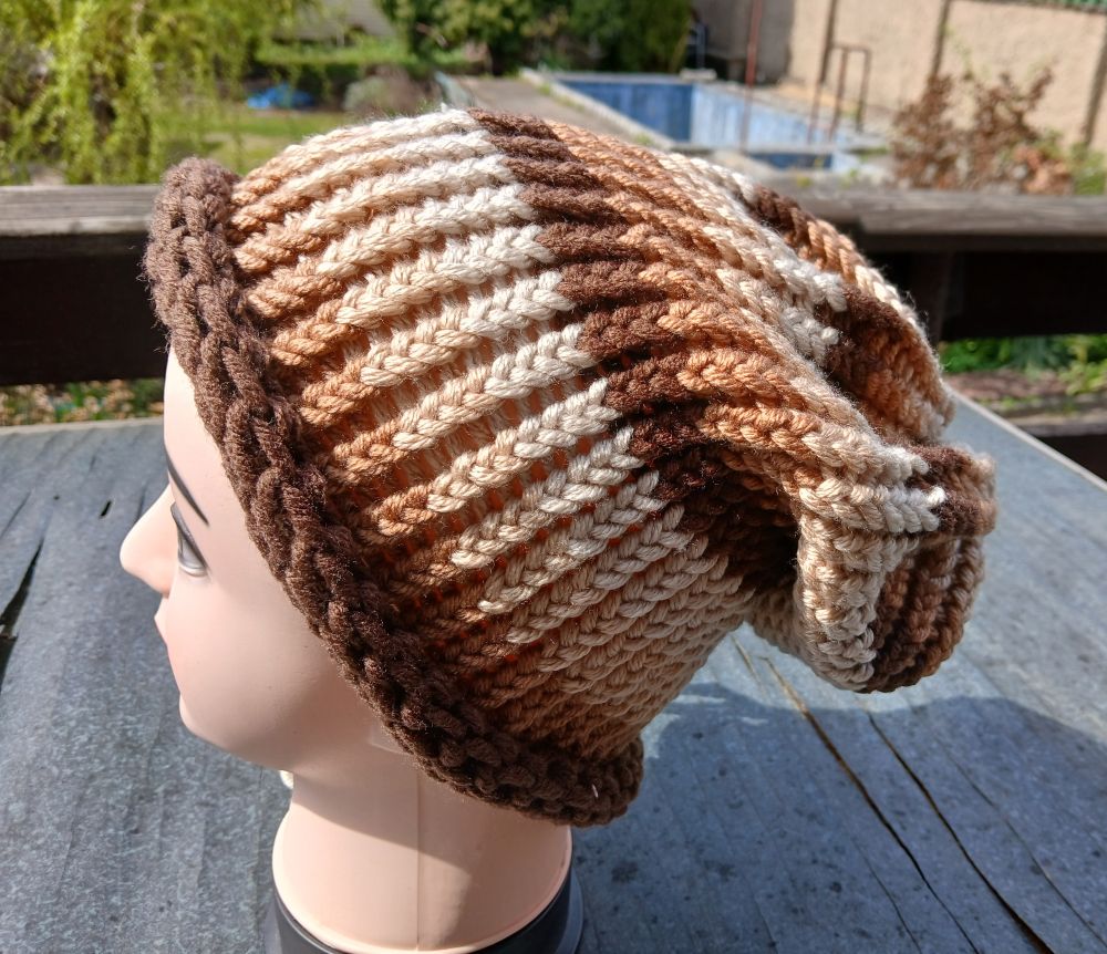 Pletená spadlá čepice  