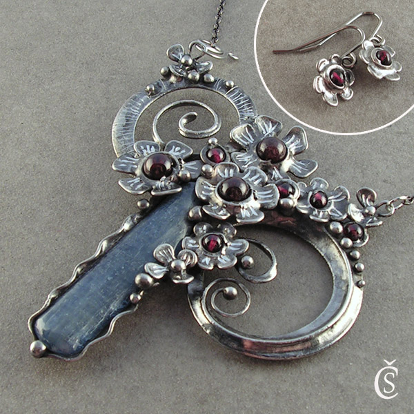 Květinový rej - Kyanit, Granáty