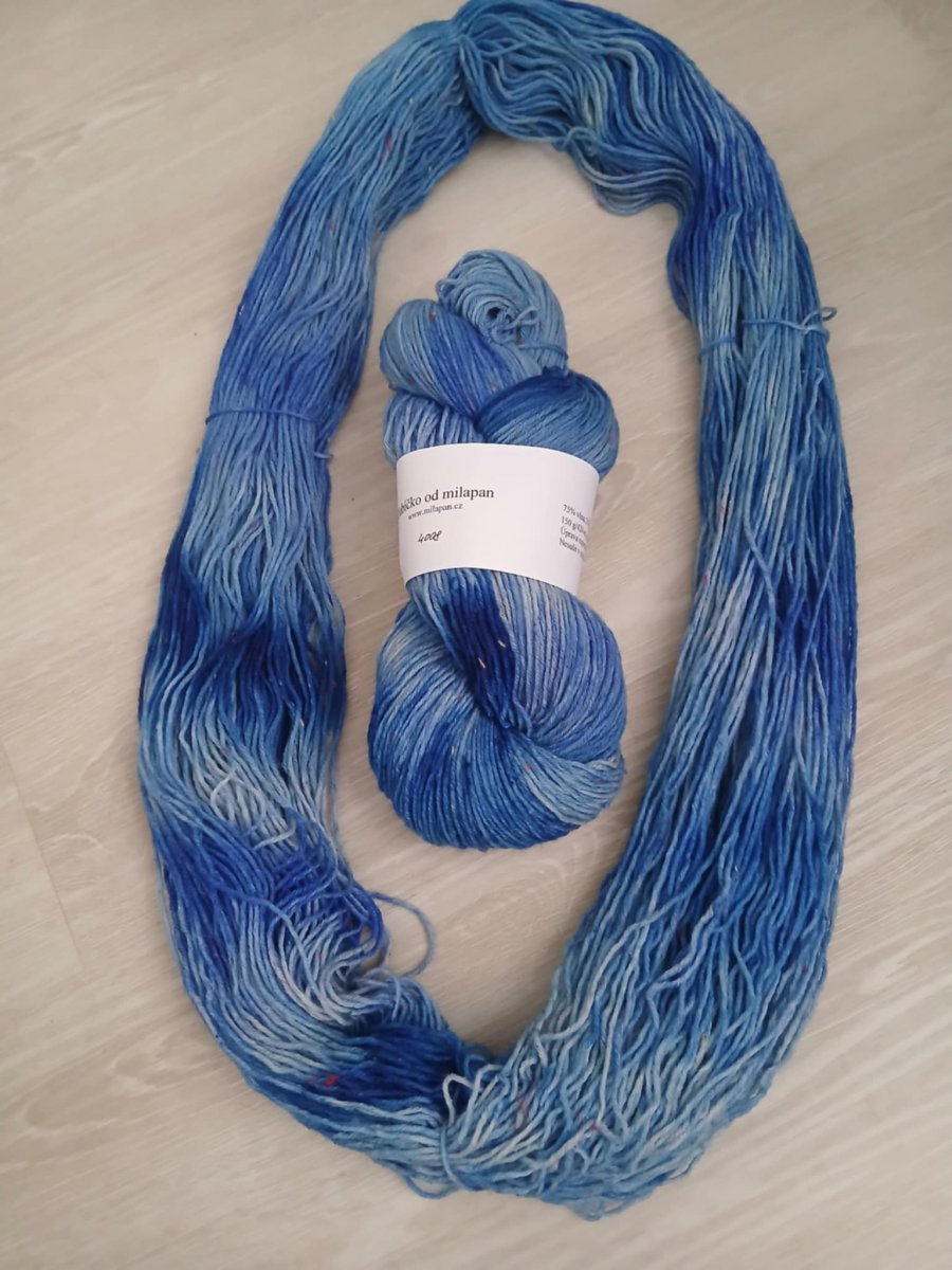 Ručně barvená příze 4008 150 g s malými nopky