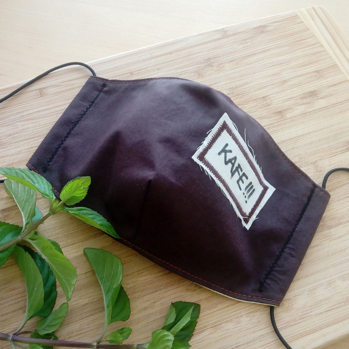 Hnědá unisex rouška s nápisem Kafe