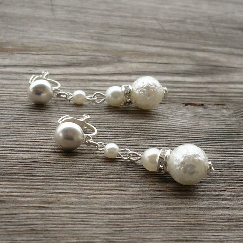 Bílé štrasové klipsy