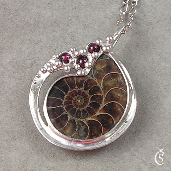 Spirála v čase 2v1 - Amonit, Granát