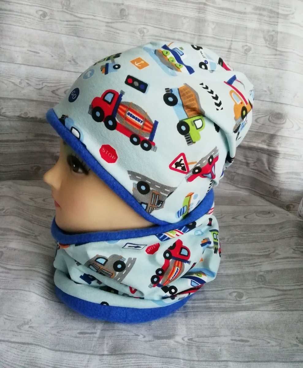 čepice a nákrčník-zimní-auta na modrém +modrá