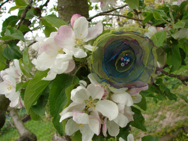 Gumička do vlasů s kytičkou