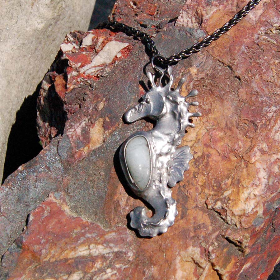 Mořský koník s měsíčním kamenem