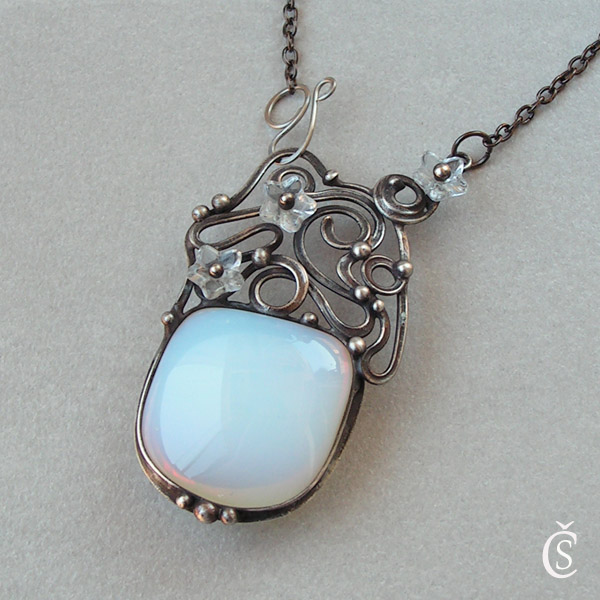 Květy měsíce - Opalit, sklo