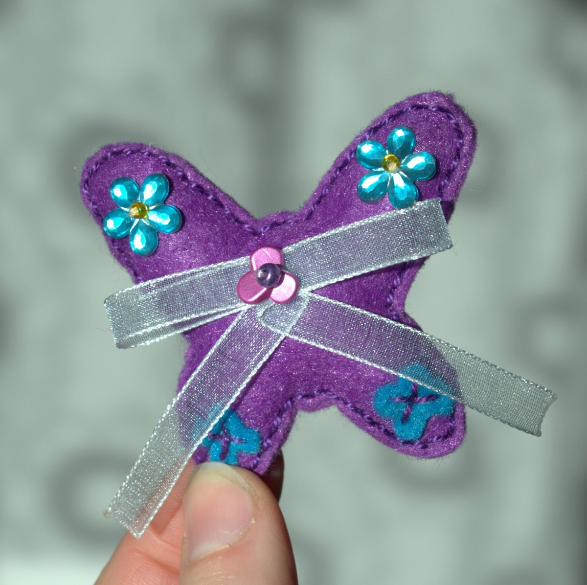 slečna Anička motýlková