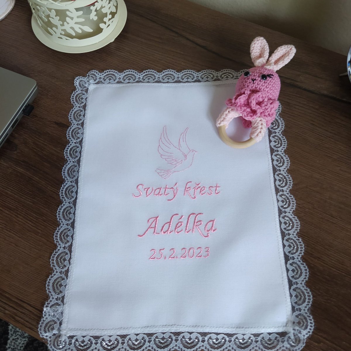 Vyšívaná křestní rouška druhá varianta 