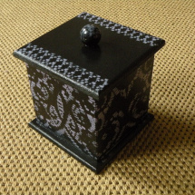 Originální krabička s poklopem černá+lila