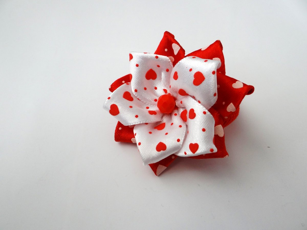 Gumička do vlasů - Květina (srdíčka)