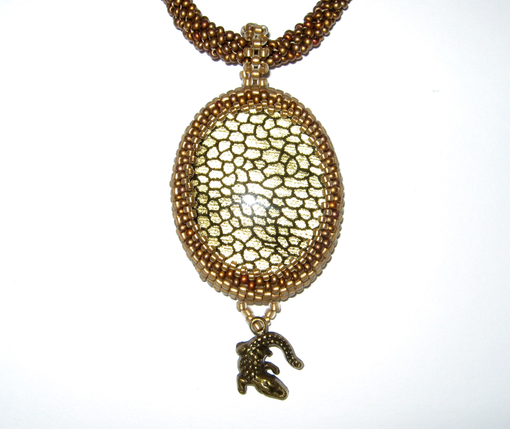 Krokodýlí náhrdelník.