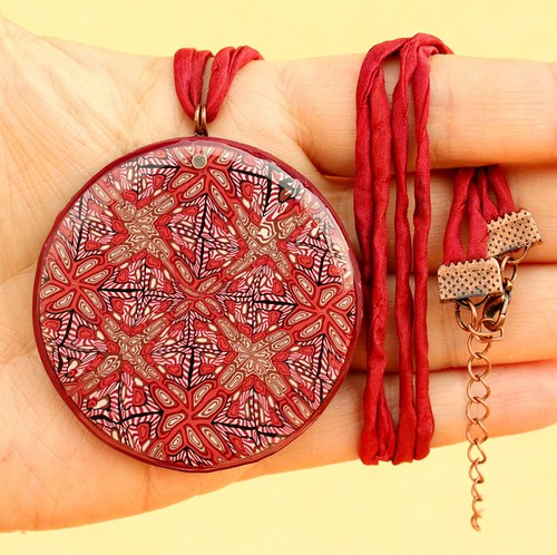 vzorovaný náhrdelník .. 