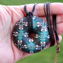 vzorovaný náhrdelník - donut