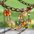 Dlouhý náhrdelník v barvách medu