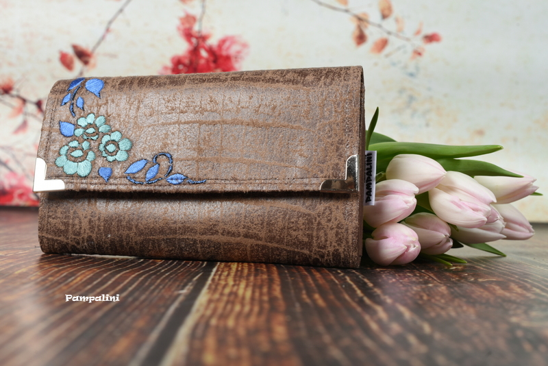 Peněženka větší z imitace kůže - Kvítky