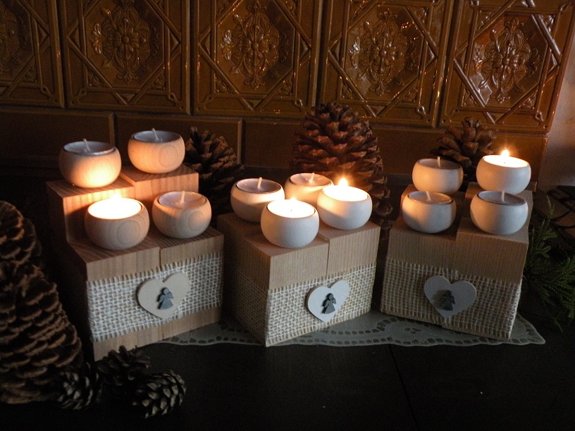 Originální dřevěný svícen 