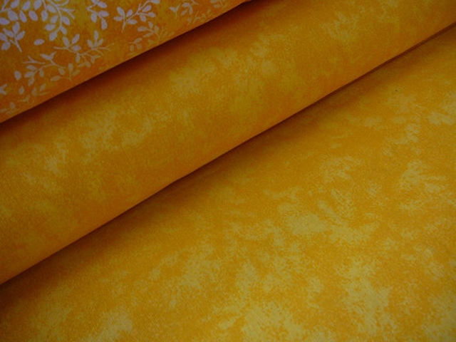 Bavlněná látka - metráž - bílý mramor na žluté - š. 150 cm