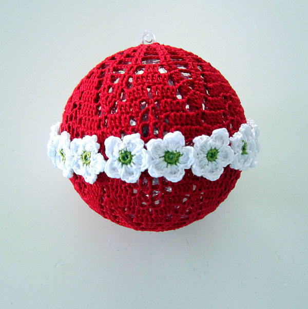 Háčkovaná květinová koule