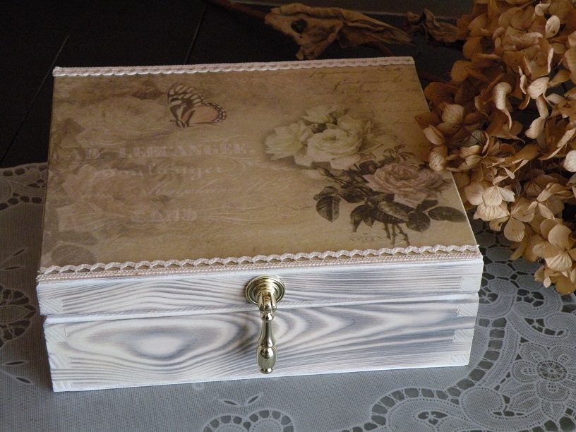 Romantická vintage šperkovnice s krajkou