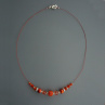 Pomerančový jednořadý náhrdelník s kamínky 