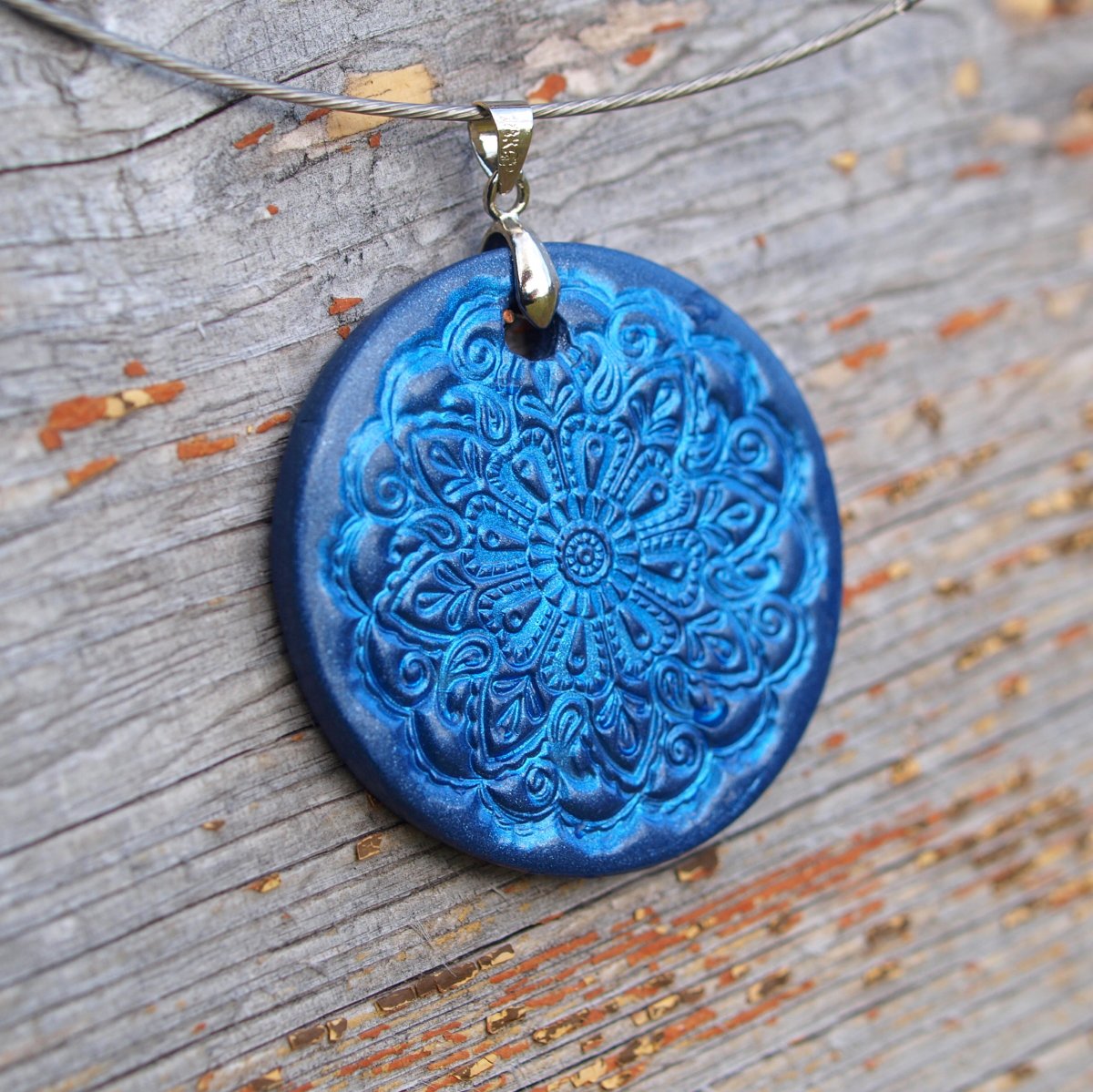 Náhrdelník temná modř a